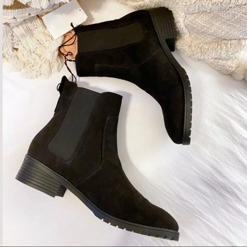 NWT H&M Black Suede Chelsea Boots